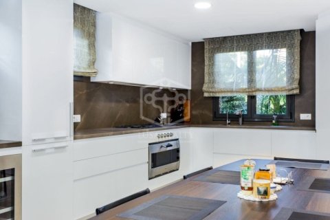 Купить виллу в Гава, Испания с 6 спален, 400м², № 1301 - фото 12