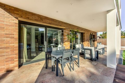 Купить виллу в Гава, Испания с 6 спален, 400м², № 1301 - фото 28