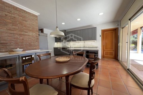 Купить виллу в Барселона, Испания с 4 спальни, 600м², № 1300 - фото 11