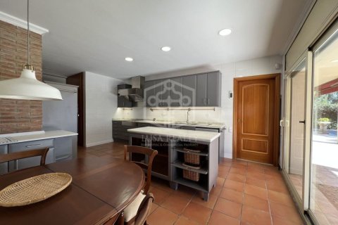 Купить виллу в Барселона, Испания с 4 спальни, 600м², № 1300 - фото 12