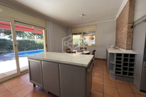 Купить виллу в Барселона, Испания с 4 спальни, 600м², № 1300 - фото 9