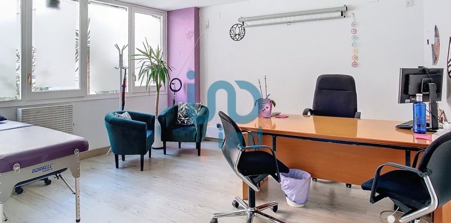 291 sq.m. commercial property for sale in Barcelona, Catalonia, Spain № 5011