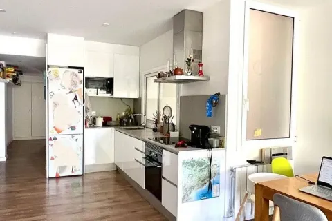 Купить квартиру в Барселона, Испания с 4 комнаты, 109м², № 1413 - фото 4