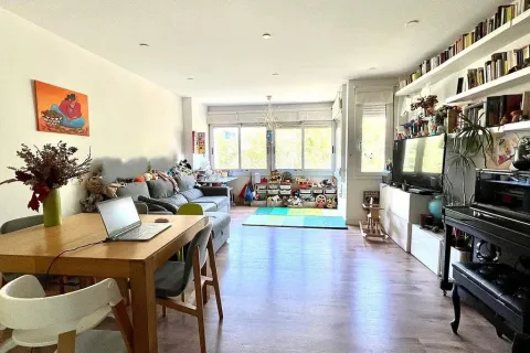 Купить квартиру в Барселона, Испания с 4 комнаты, 109м², № 1413 - фото 2