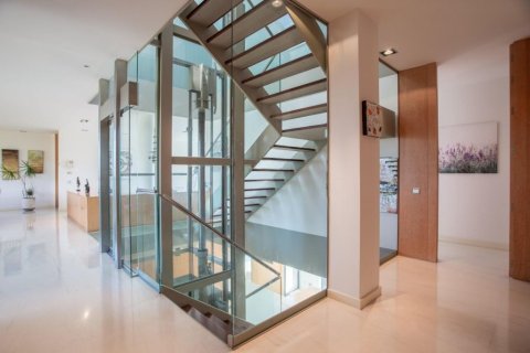 Купить дом в Сан-Андреу-де-Льяванерес, Испания с 8 комнат, № 1416 - фото 30