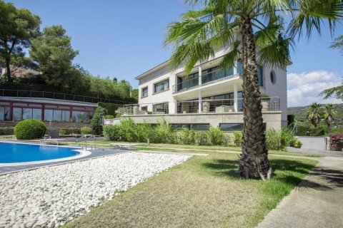 Купить дом в Сан-Андреу-де-Льяванерес, Испания с 8 комнат, № 1416 - фото 20