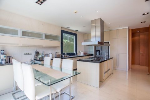 Купить дом в Сан-Андреу-де-Льяванерес, Испания с 8 комнат, № 1416 - фото 15