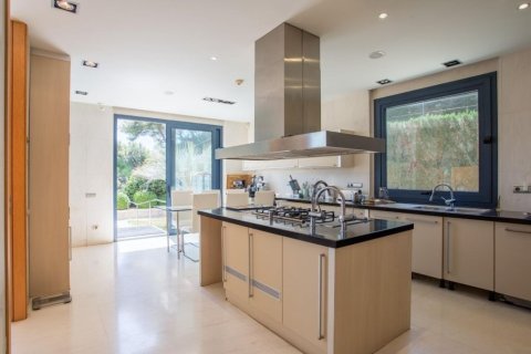 Купить дом в Сан-Андреу-де-Льяванерес, Испания с 8 комнат, № 1416 - фото 16