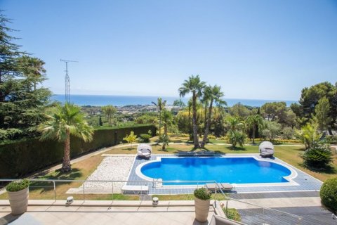 Купить дом в Сан-Андреу-де-Льяванерес, Испания с 8 комнат, № 1416 - фото 2