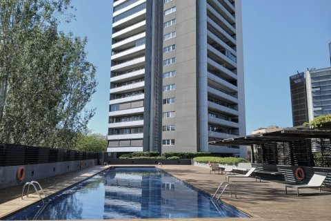 Apartamento de 2 dormitorios en venta en Barcelona, Cataluña, Spain № 1412 - foto 2