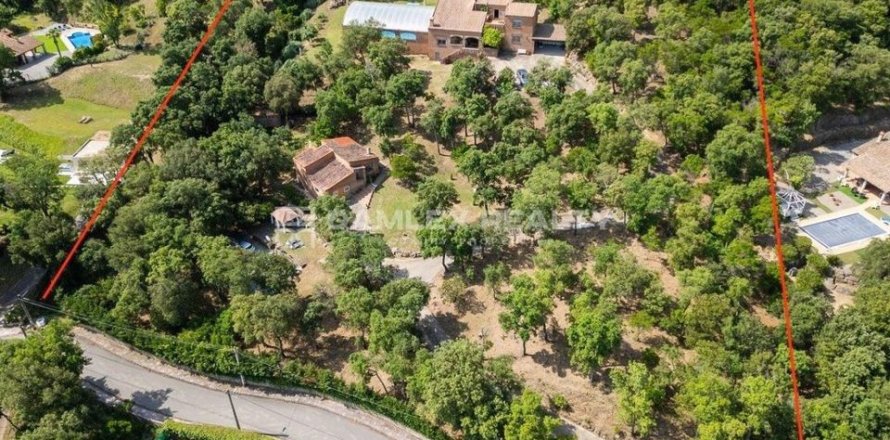 Вилла с 4 спальнями в Героне, Каталония, Испания № 2386