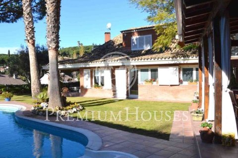 Вилла с 5 спальнями в Сан-Висенсе де Монтальте, Барселона, Каталония, Испания № 2381