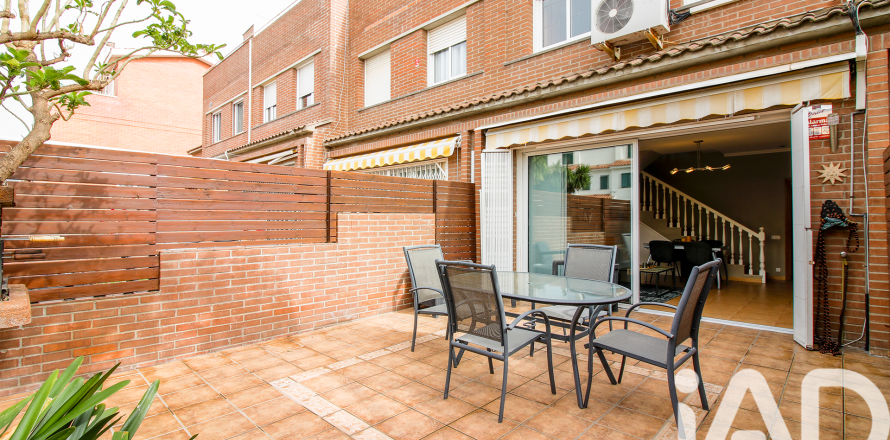 3 bedrooms townhouse for sale in Premia De Mar, Barcelona, Catalonia, Spain № 7494