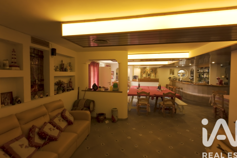 6 bedrooms house for sale in Alpicat, Lleida, Catalonia, Spain № 7495 - photo 4