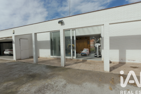 6 bedrooms house for sale in Alpicat, Lleida, Catalonia, Spain № 7495 - photo 14