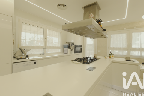 6 bedrooms house for sale in Alpicat, Lleida, Catalonia, Spain № 7495 - photo 23