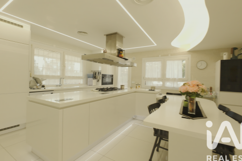 6 bedrooms house for sale in Alpicat, Lleida, Catalonia, Spain № 7495 - photo 26