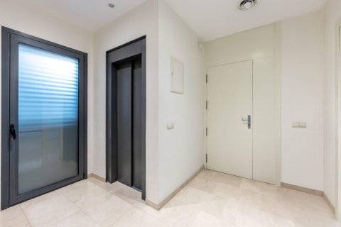Купить дом в Эсплугес-де-Льобрегат, Испания с 6 комнат, 492м², № 8143 - фото 12