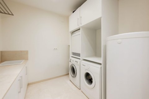 Купить дом в Эсплугес-де-Льобрегат, Испания с 6 комнат, 492м², № 8143 - фото 17