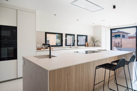 6 bedrooms villa for sale in Sant Cugat Del Valles, Barcelona, Catalonia, Spain № 4330 - photo 11