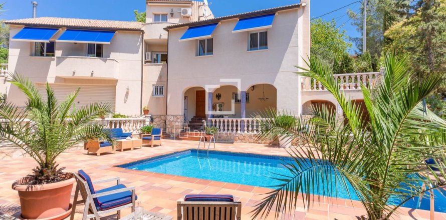 Villa de 5 dormitorios en venta en Sitges, Barcelona, Cataluña, Spain № 4332