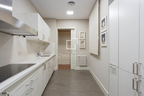 4 chambres apartment à vendre à Barcelona, Catalonia, Spain № 3935 - photo 9