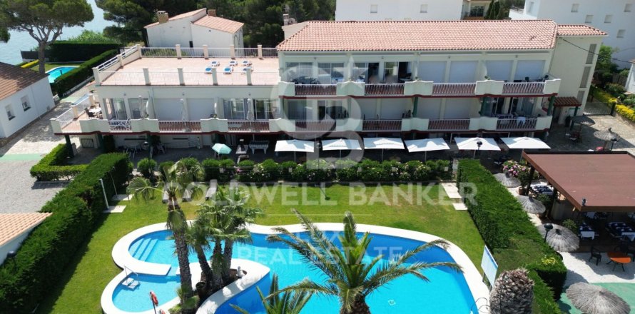 1053 sq.m. commercial property for sale in Llanca, Girona, Catalonia, Spain № 5582