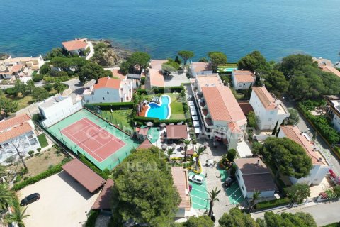 1053 sq.m. commercial property for sale in Llanca, Girona, Catalonia, Spain № 5582 - photo 14