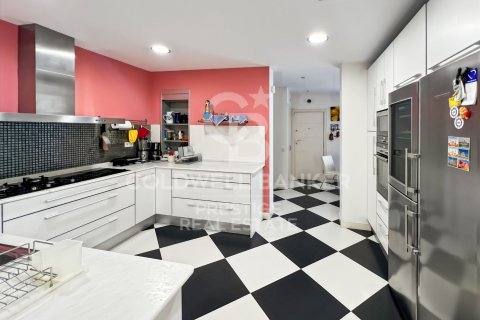 4 bedrooms apartment for sale in Barcelona, Catalonia, Spain № 5586 - photo 11