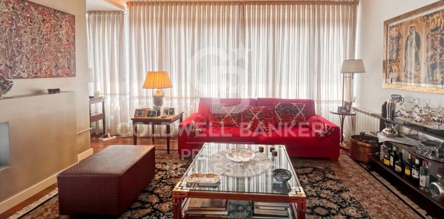 4 bedrooms apartment for sale in Barcelona, Catalonia, Spain № 5586