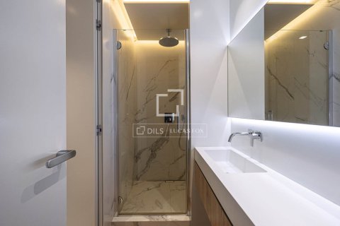Apartamento de 3 dormitorios en venta en Barcelona, Cataluña, Spain № 6553 - foto 21