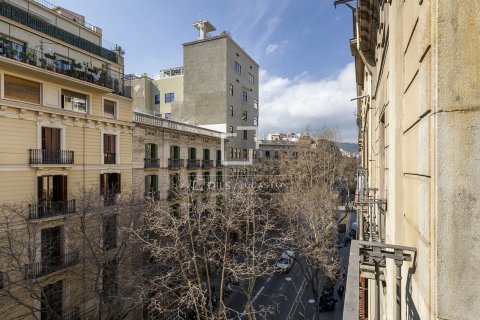Apartamento de 3 dormitorios en venta en Barcelona, Cataluña, Spain № 6553 - foto 17