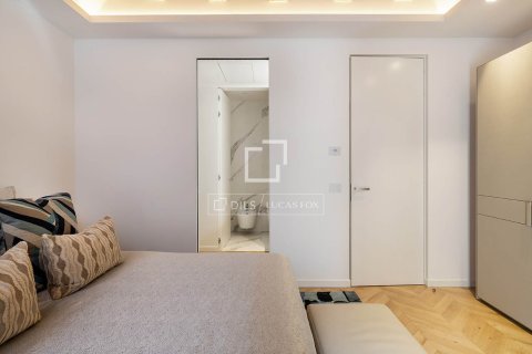 Apartamento de 3 dormitorios en venta en Barcelona, Cataluña, Spain № 6553 - foto 14