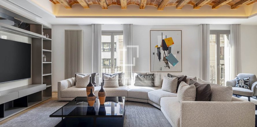 Apartamento de 3 dormitorios en venta en Barcelona, Cataluña, Spain № 6553