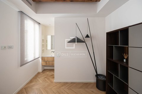 Apartamento de 3 dormitorios en venta en Barcelona, Cataluña, Spain № 6553 - foto 22