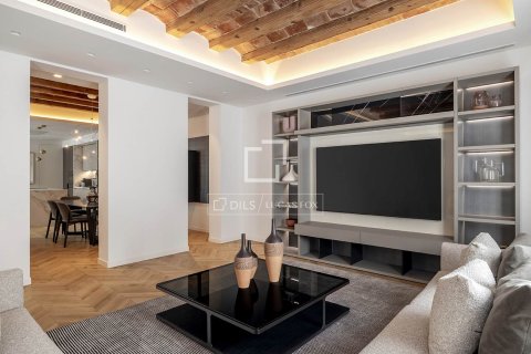 Apartamento de 3 dormitorios en venta en Barcelona, Cataluña, Spain № 6553 - foto 5