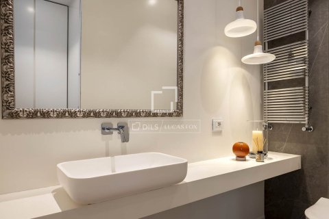 Apartamento de 3 dormitorios en venta en Barcelona, Cataluña, Spain № 6553 - foto 11