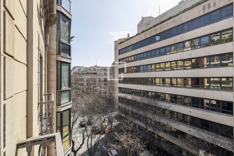 Apartamento de 3 dormitorios en venta en Barcelona, Cataluña, Spain № 6553 - foto 16
