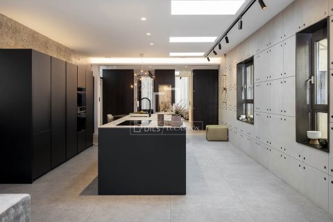 Apartamento de 2 dormitorios en venta en Barcelona, Cataluña, Spain № 6554 - foto 9