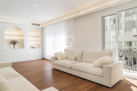 Apartamento de 5 dormitorios en venta en Barcelona, Cataluña, Spain № 6557 - foto 9