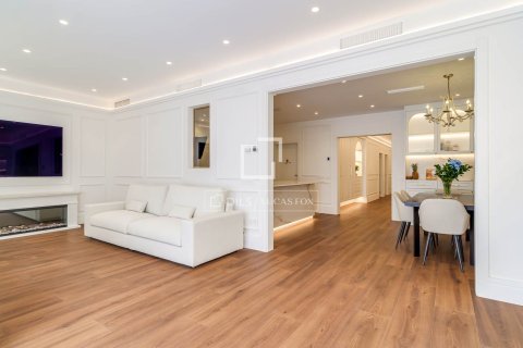 Apartamento de 5 dormitorios en venta en Barcelona, Cataluña, Spain № 6557 - foto 10