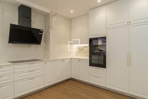 Apartamento de 5 dormitorios en venta en Barcelona, Cataluña, Spain № 6557 - foto 14