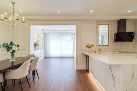 Apartamento de 5 dormitorios en venta en Barcelona, Cataluña, Spain № 6557 - foto 2