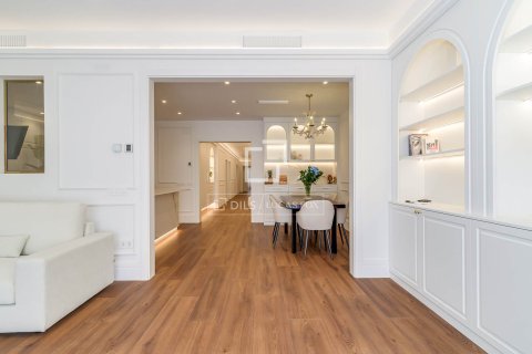 Apartamento de 5 dormitorios en venta en Barcelona, Cataluña, Spain № 6557 - foto 11