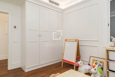 Apartamento de 5 dormitorios en venta en Barcelona, Cataluña, Spain № 6557 - foto 28