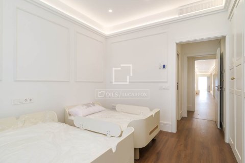 Apartamento de 5 dormitorios en venta en Barcelona, Cataluña, Spain № 6557 - foto 24