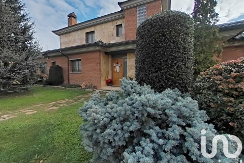 6 bedrooms house for sale in Alpicat, Lleida, Catalonia, Spain № 4799 - photo 6