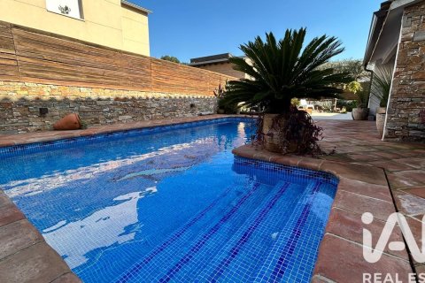 Сasa de 3 dormitorios en venta en Llica D'amunt, Barcelona, Cataluña, Spain № 7515