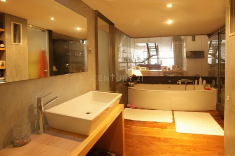 3 bedrooms apartment for sale in Barcelona, Catalonia, Spain № 8286 - photo 18