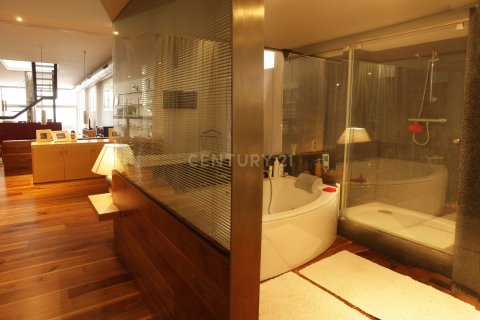 3 bedrooms apartment for sale in Barcelona, Catalonia, Spain № 8286 - photo 12